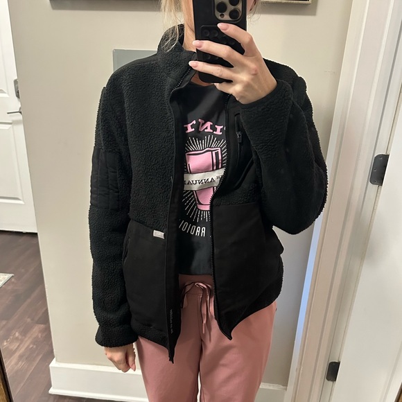 Figs On Shift Sherpa Scrub Jacket - Picture 9 of 10